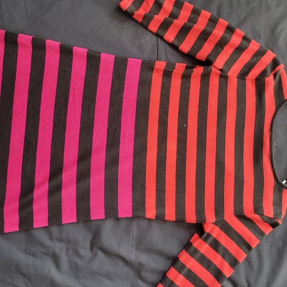 Lady's dress...id#024 - Picture 2 of 6